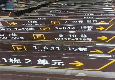 镇雄广告标识中，常见的几种安装方式。