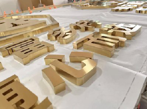 镇雄拉丝不锈钢字的特点。